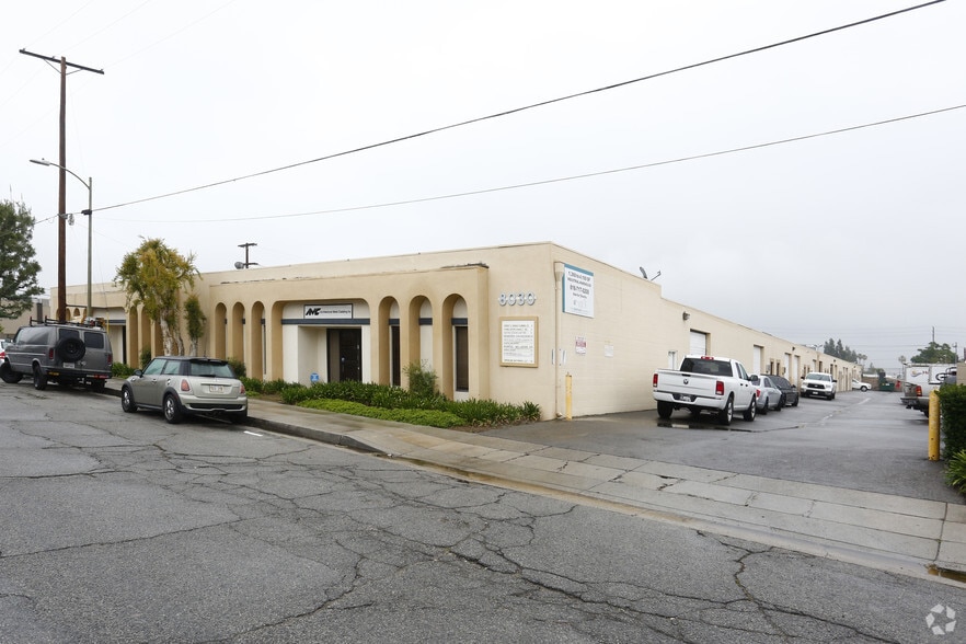 8030-8040 Remmet Ave, Canoga Park, CA for lease - Building Photo - Image 3 of 5