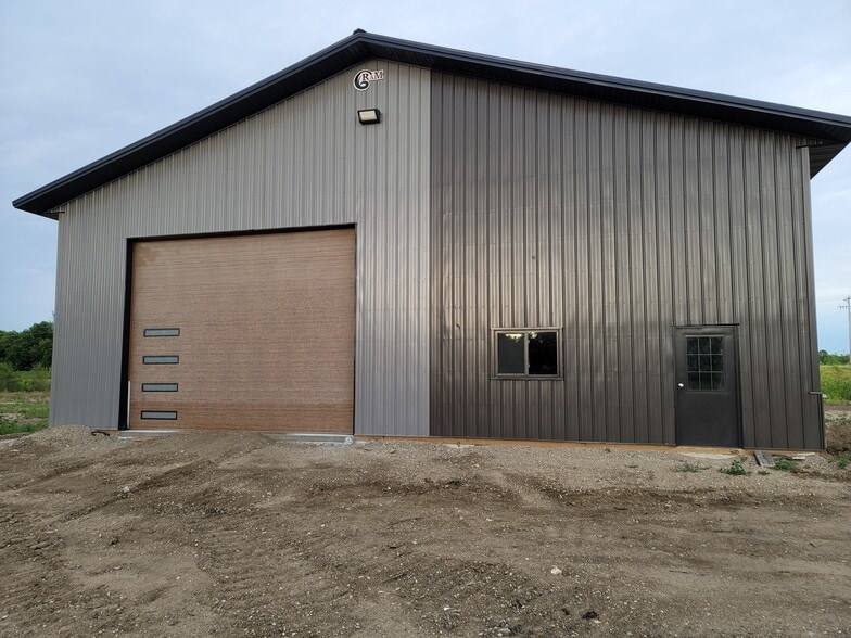 600 Industrial St, Saint Peter, MN for lease - Primary Photo - Image 1 of 4