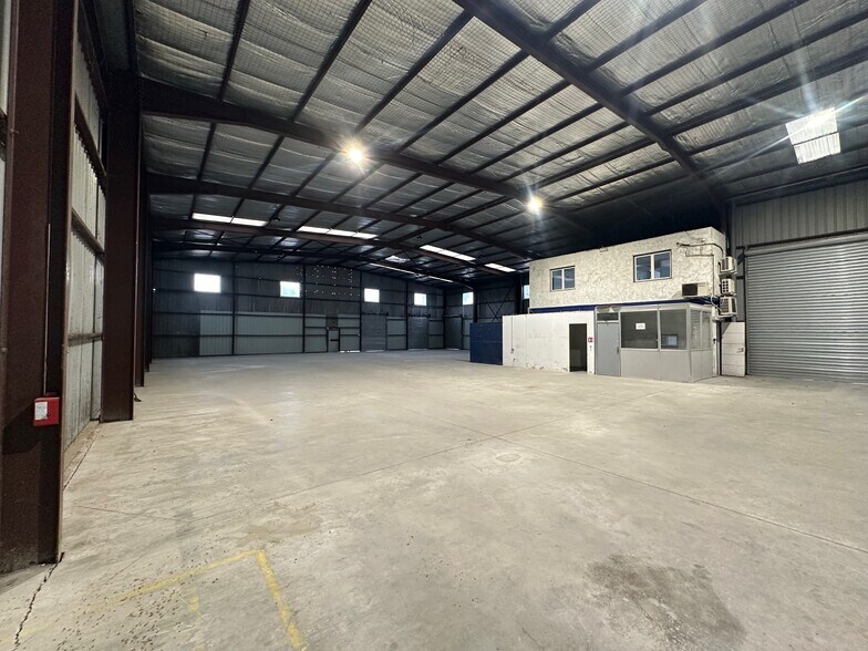 Rue André Marie Ampère, Velaux for lease - Building Photo - Image 2 of 7