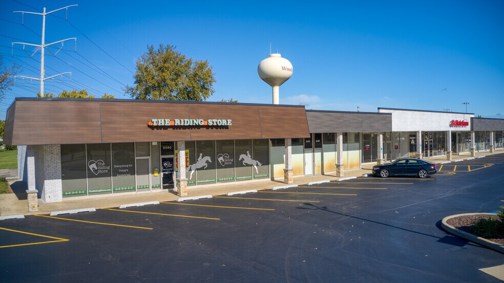 3010-3054 W Hobson Rd, Woodridge, IL à louer - Photo du bâtiment - Image 3 de 6