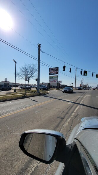 808-908 W Maple St, Hartville, OH à louer - Photo du bâtiment - Image 3 de 5