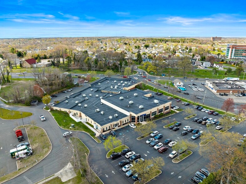 2100 Corlies Ave, Neptune, NJ à vendre - Photo du bâtiment - Image 3 de 17