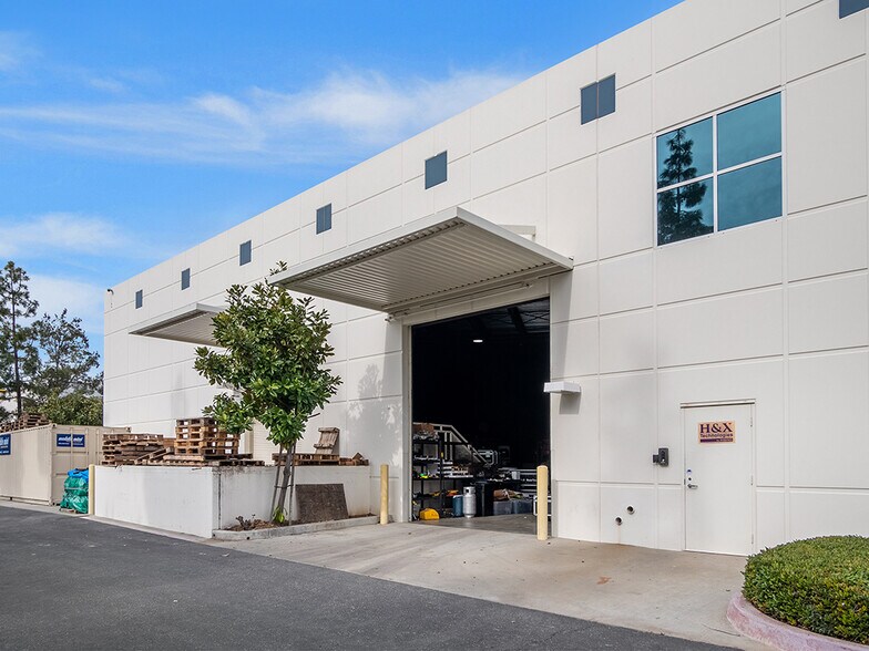 8900 Research Dr, Irvine, CA à louer - Photo du bâtiment - Image 2 de 46