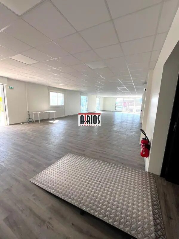 Retail in La Garde for lease Interior Photo- Image 1 of 11