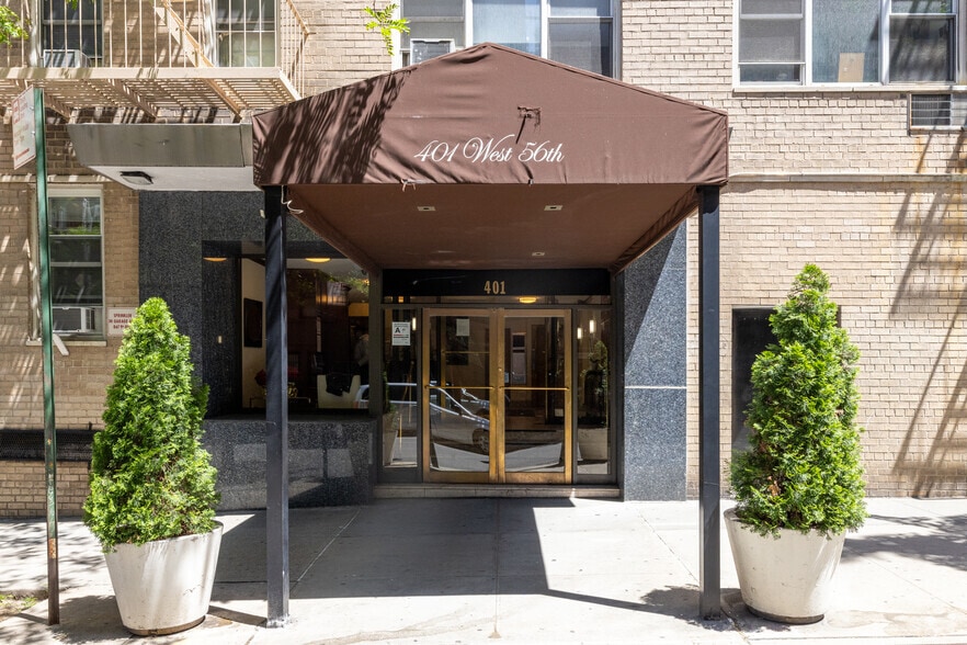863 9th Ave, New York, NY for lease - Building Photo - Image 2 of 8
