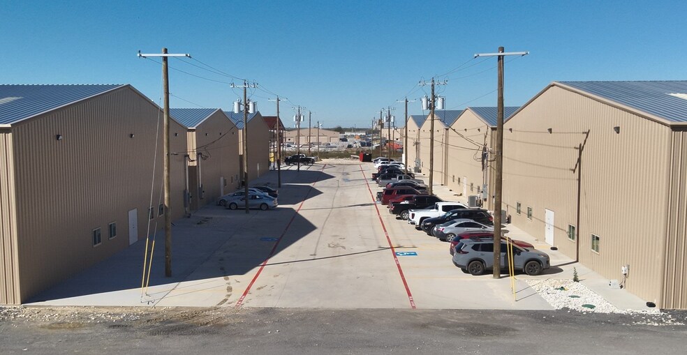 8420 E Hwy 67, Alvarado, TX à louer - Photo du bâtiment - Image 3 de 6