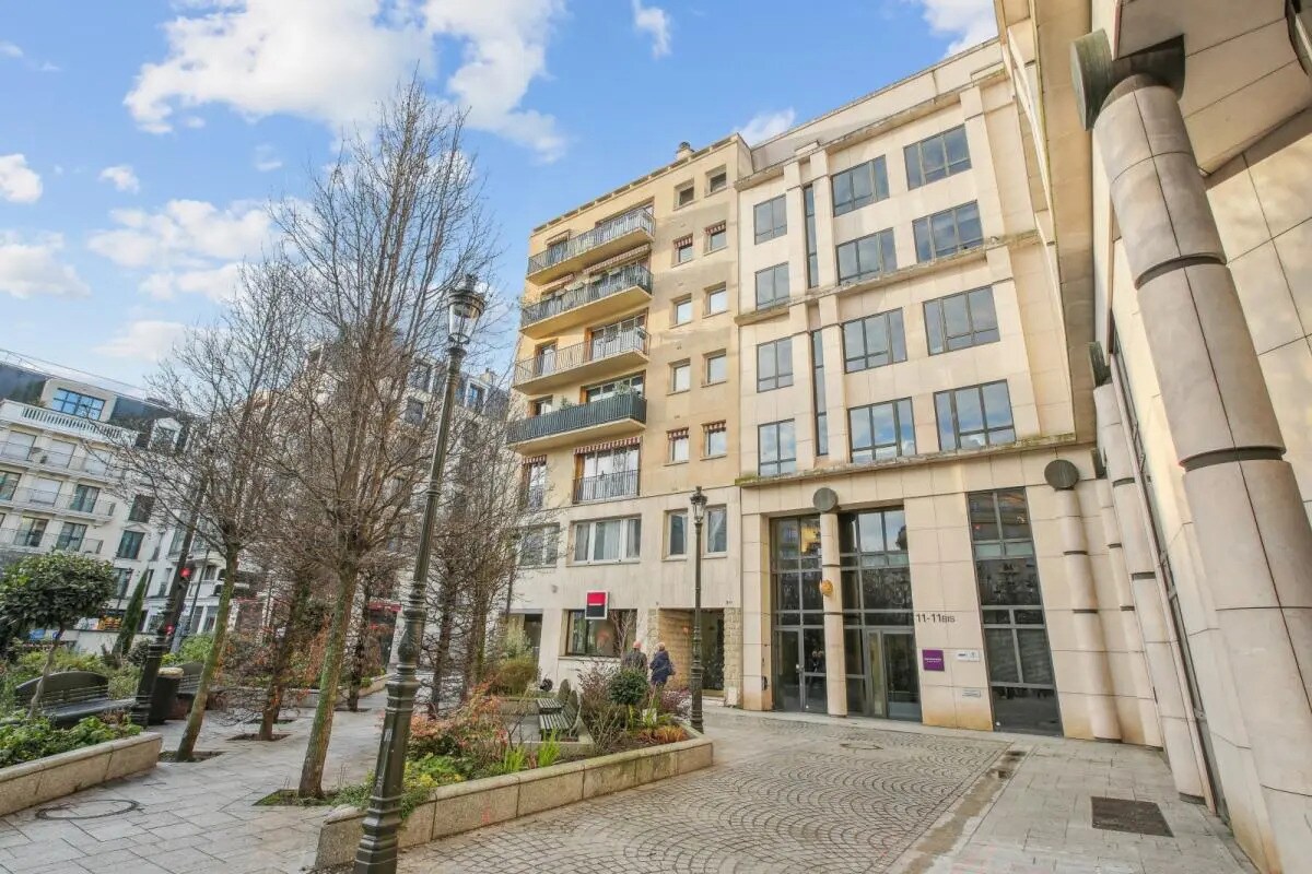 Office in Levallois-Perret for lease Building Photo- Image 1 of 15