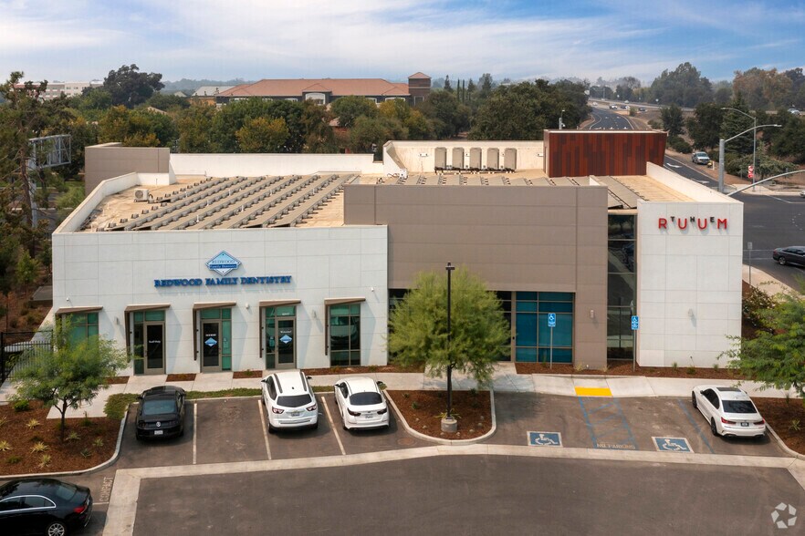 5215 W Noble St, Visalia, CA à louer - Photo du bâtiment - Image 2 de 6