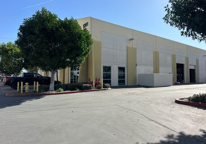 1281 N Patt St, Anaheim, CA à vendre - Photo du bâtiment - Image 2 de 4
