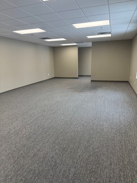 3320 Terminal Dr, Eagan, MN à louer - Photo du bâtiment - Image 2 de 7