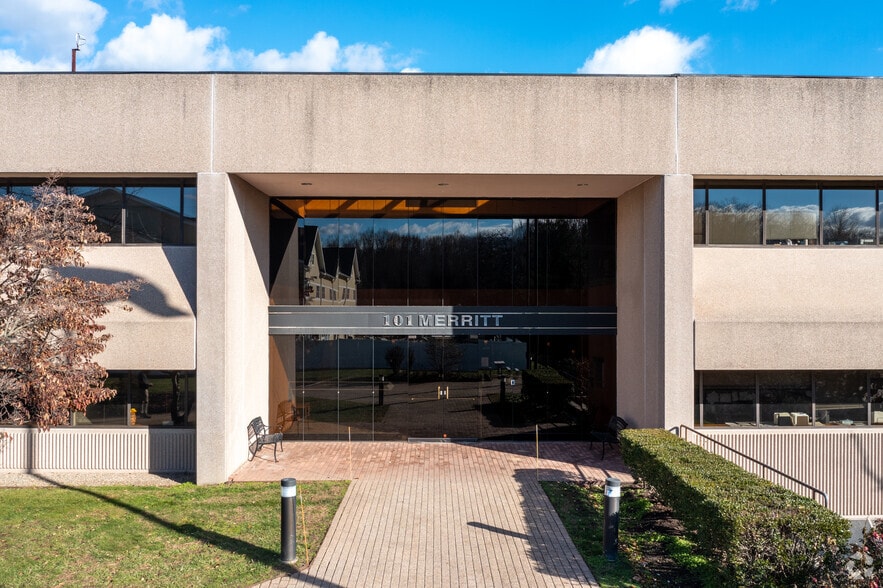 101 Merritt Blvd, Trumbull, CT à louer - Photo du bâtiment - Image 3 de 6