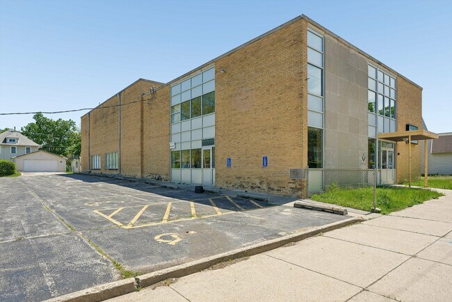 Plus de détails pour 3843 6th Ave, Des Moines, IA - Spécialité à vendre