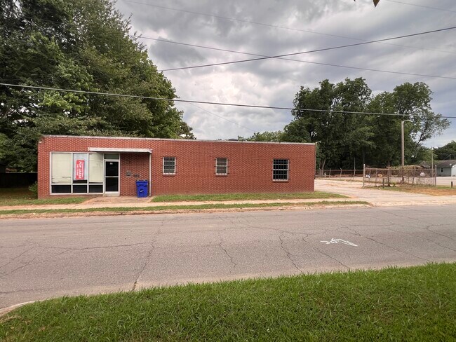 More details for 211 W Walnut Ave, McKenzie, TN - Retail for Sale