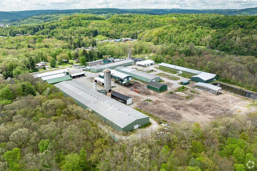 135 Roaring Run Rd, Champion, PA à vendre - Photo du bâtiment - Image 2 de 6