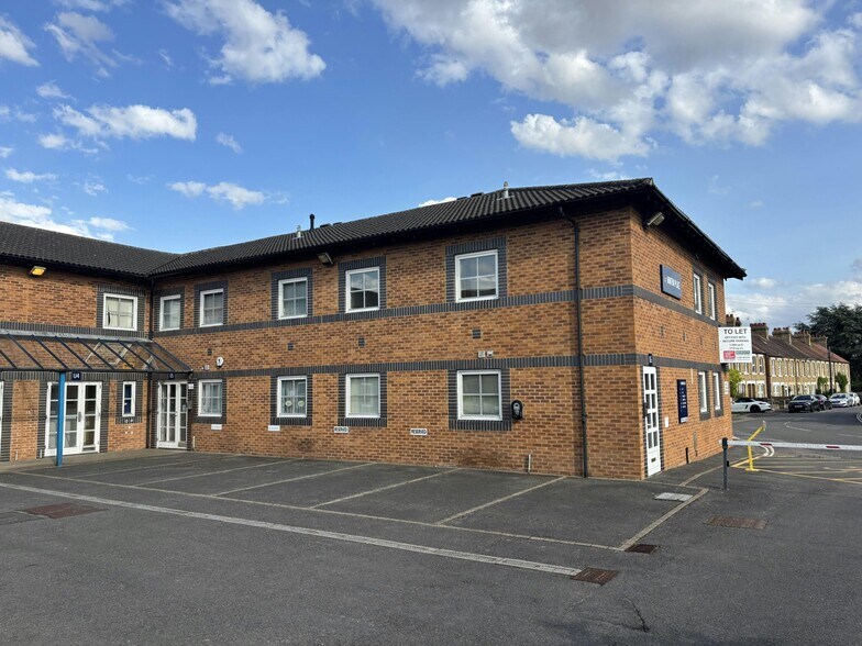 Victoria Rd, Bicester à louer - Photo du bâtiment - Image 2 de 4