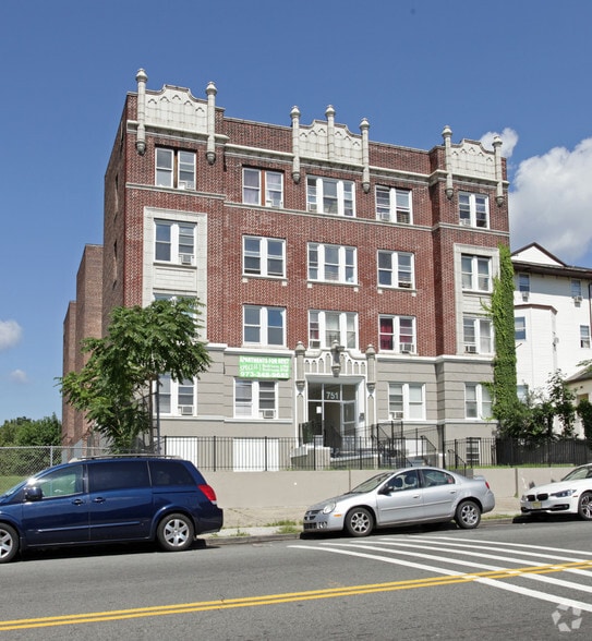 747-751 Martin Luther King Jr Blvd, Newark, NJ for sale - Primary Photo - Image 1 of 3