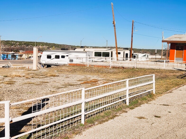 Holiday Host Motel & RV Park portefeuille de 2 propriétés à vendre sur LoopNet.ca - Photo du bâtiment - Image 2 de 18