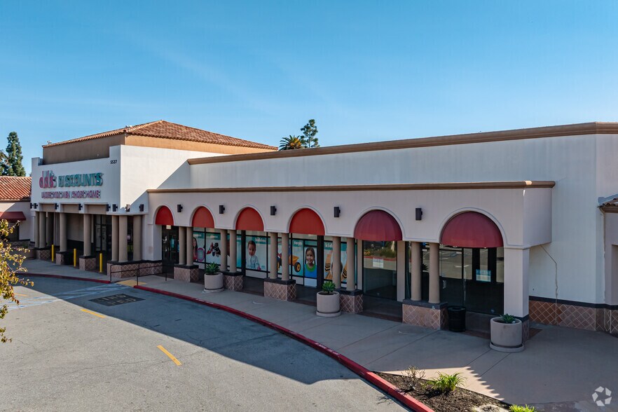 5533-5549 Philadelphia St, Chino, CA à louer - Photo du bâtiment - Image 3 de 5