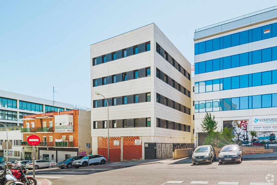 Calle Miguel Yuste, Madrid, Madrid à louer - Photo du bâtiment - Image 3 de 4