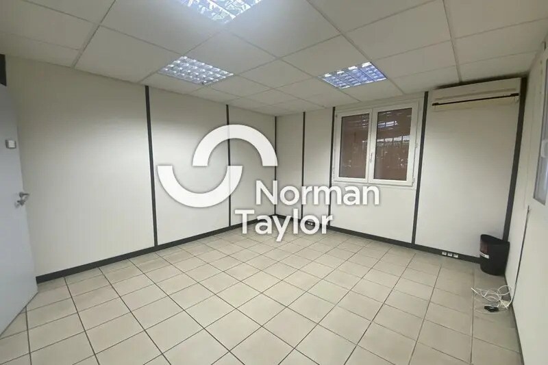 Office in Montpellier for lease - Building Photo - Image 3 of 11