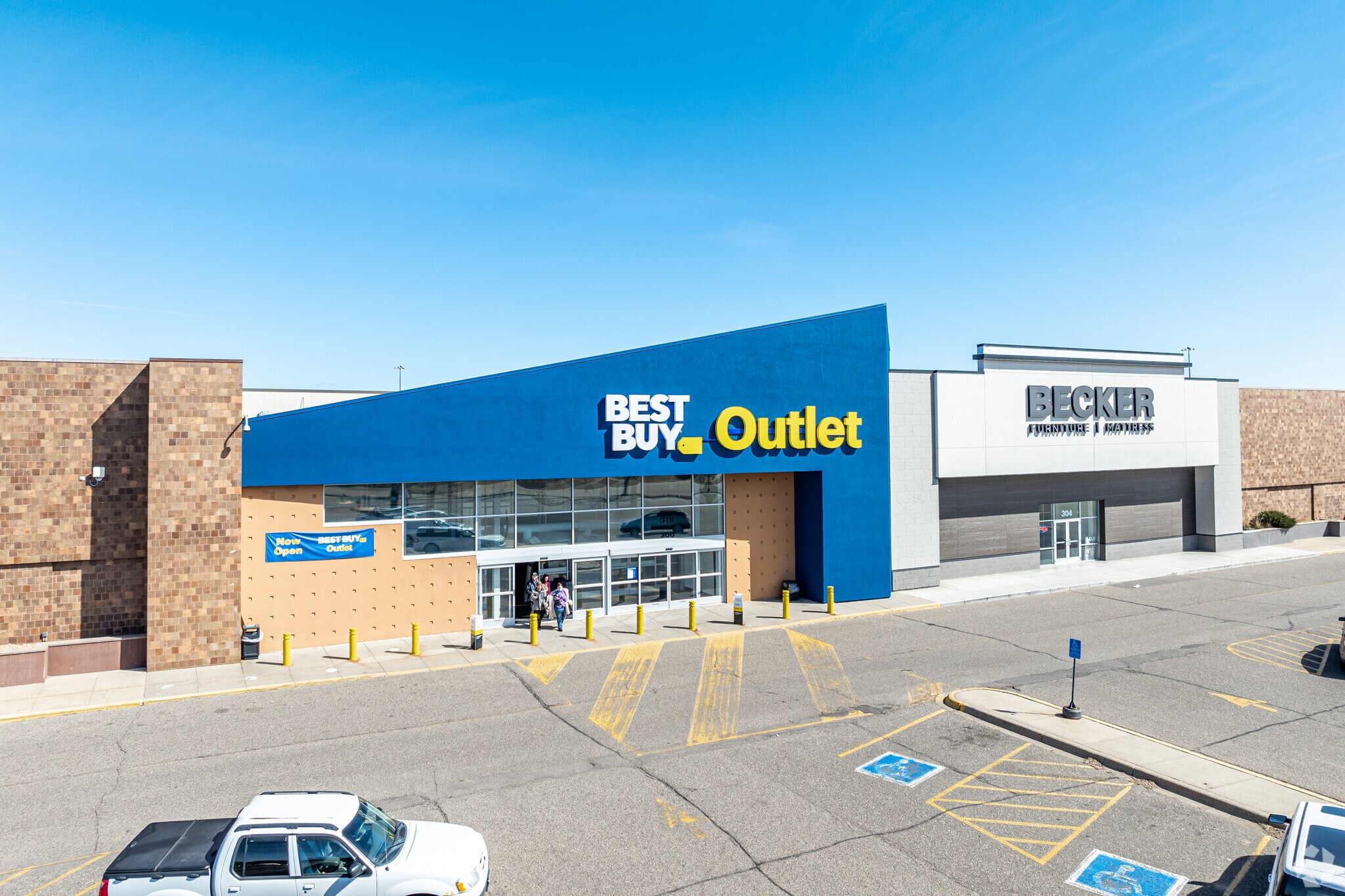 398 Northtown Dr, Blaine, MN à louer Photo principale- Image 1 de 7