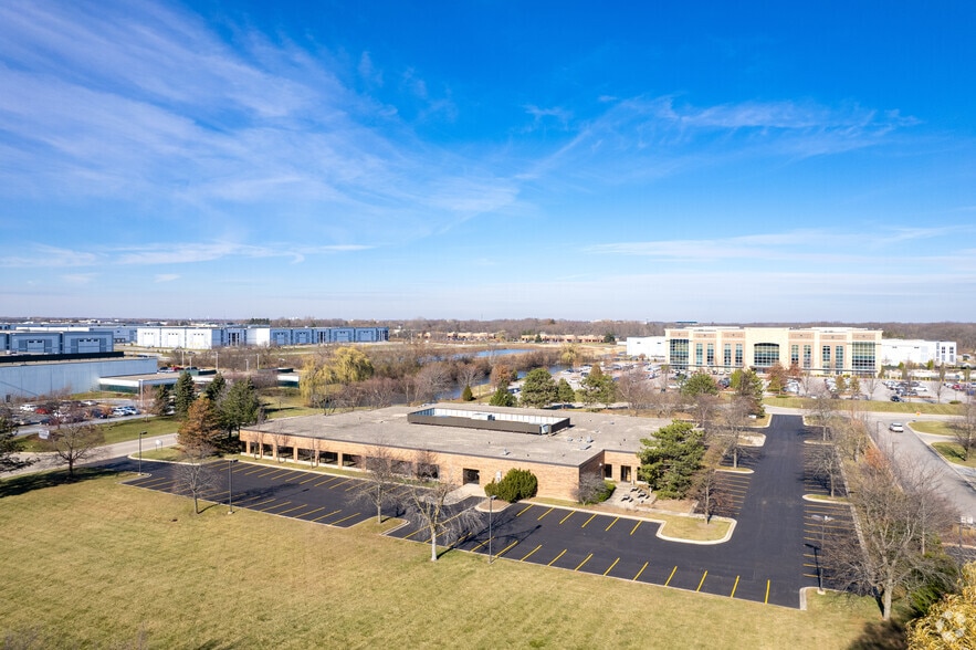 701 Woodlands Pky, Vernon Hills, IL for sale - Aerial - Image 2 of 6