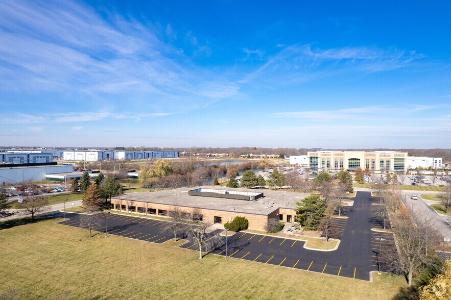 701 Woodlands Pky, Vernon Hills, IL à vendre - Aérien - Image 2 de 6