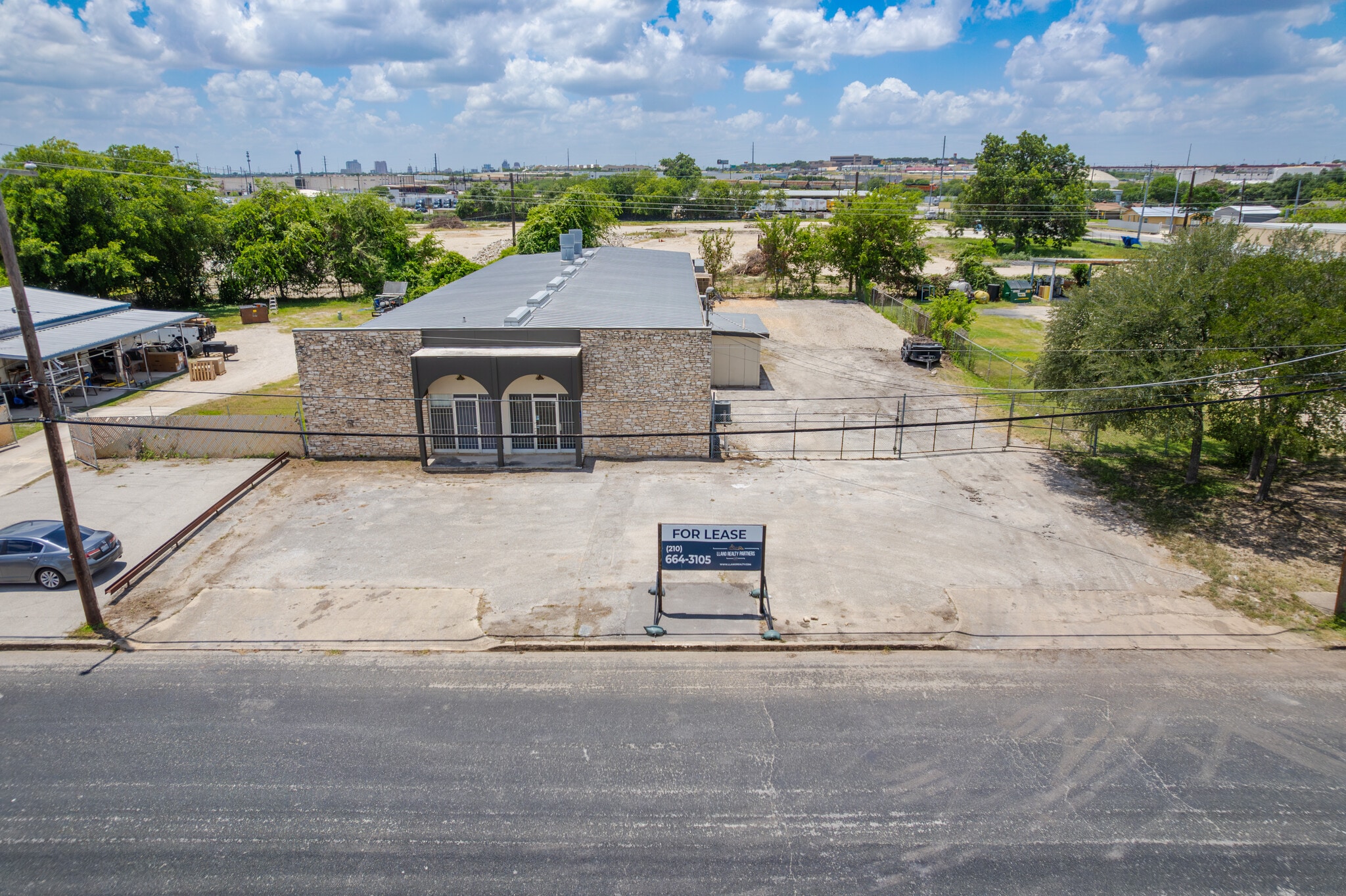 1111 Paulsun St, San Antonio, TX for lease Building Photo- Image 1 of 17