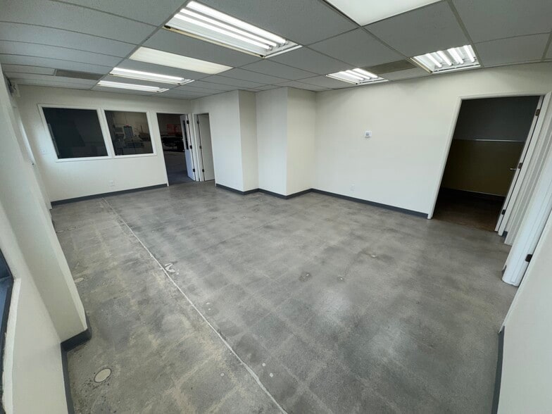 440 E Walnut Ave, Fullerton, CA for lease - Interior Photo - Image 2 of 9
