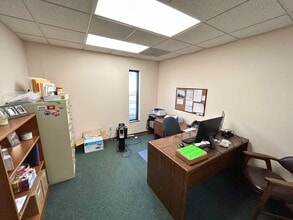 3043 E Cairo St, Springfield, MO for sale Interior Photo- Image 2 of 4