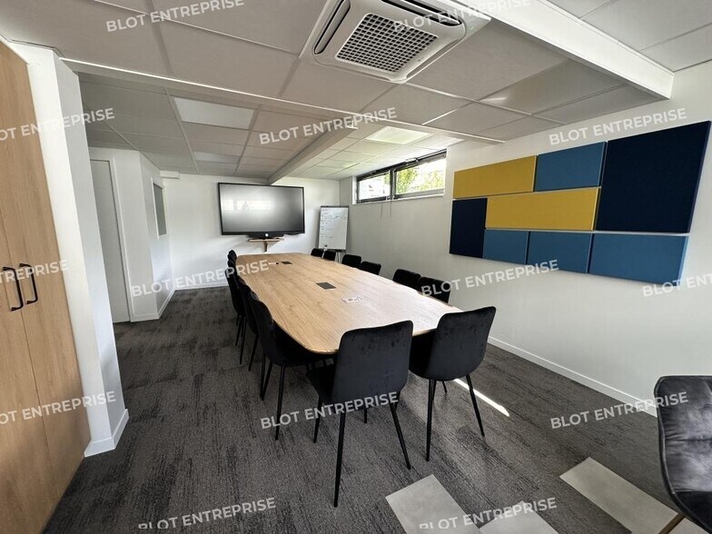 Office in Rennes for lease - Building Photo - Image 2 of 5
