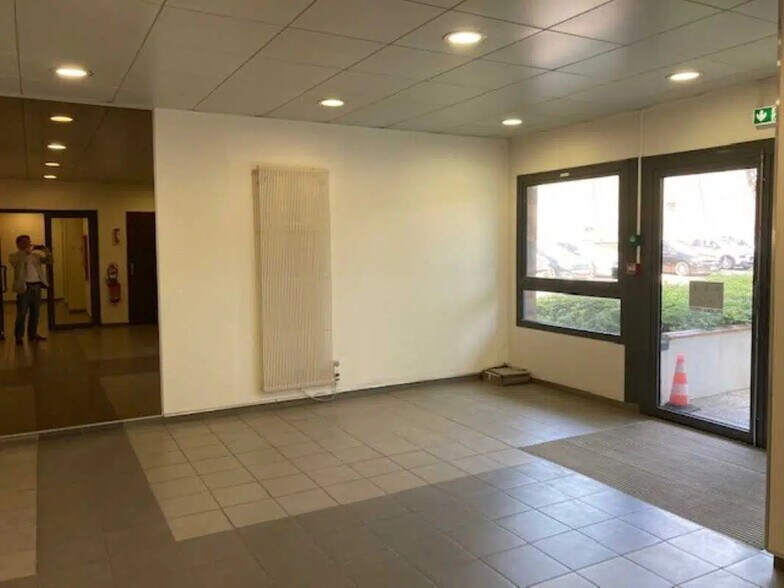 23 Avenue Louis Bréguet, Vélizy-Villacoublay à vendre - Hall d’entrée - Image 2 de 6