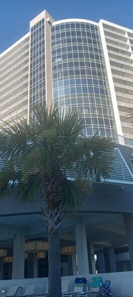 9860 S Thomas Dr, Panama City Beach, FL à vendre - Photo du bâtiment - Image 3 de 25