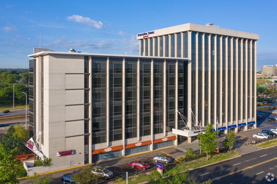 8101 W Higgins Rd, Chicago, IL for lease - Primary Photo - Image 1 of 3