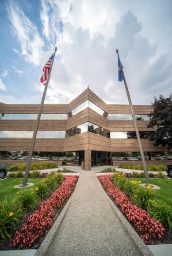 1960 Technology Dr, Troy, MI à louer - Photo du bâtiment - Image 3 de 6