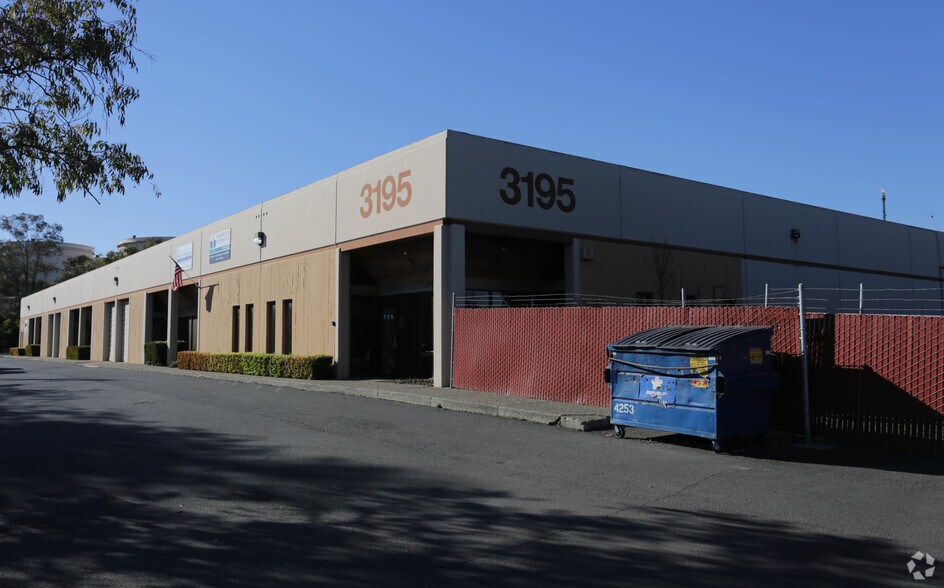 3195 Park Rd, Benicia, CA for lease - Primary Photo - Image 1 of 6