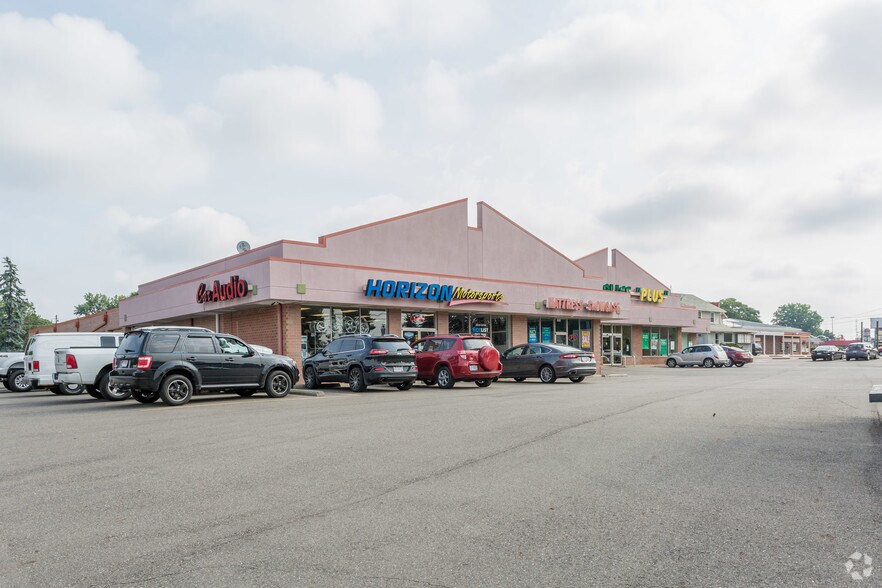 4957-4975 Tuscarawas St, Canton, OH à louer - Photo du bâtiment - Image 2 de 2