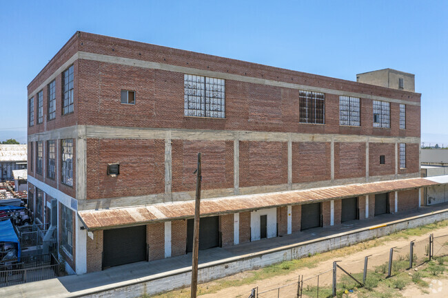 Plus de détails pour 430 W Ventura St, Dinuba, CA - Industriel à vendre