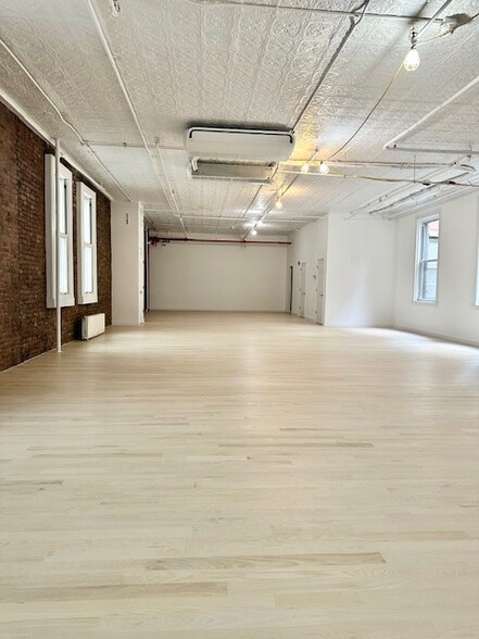 166 Mercer St, New York, NY for lease - Building Photo - Image 3 of 15