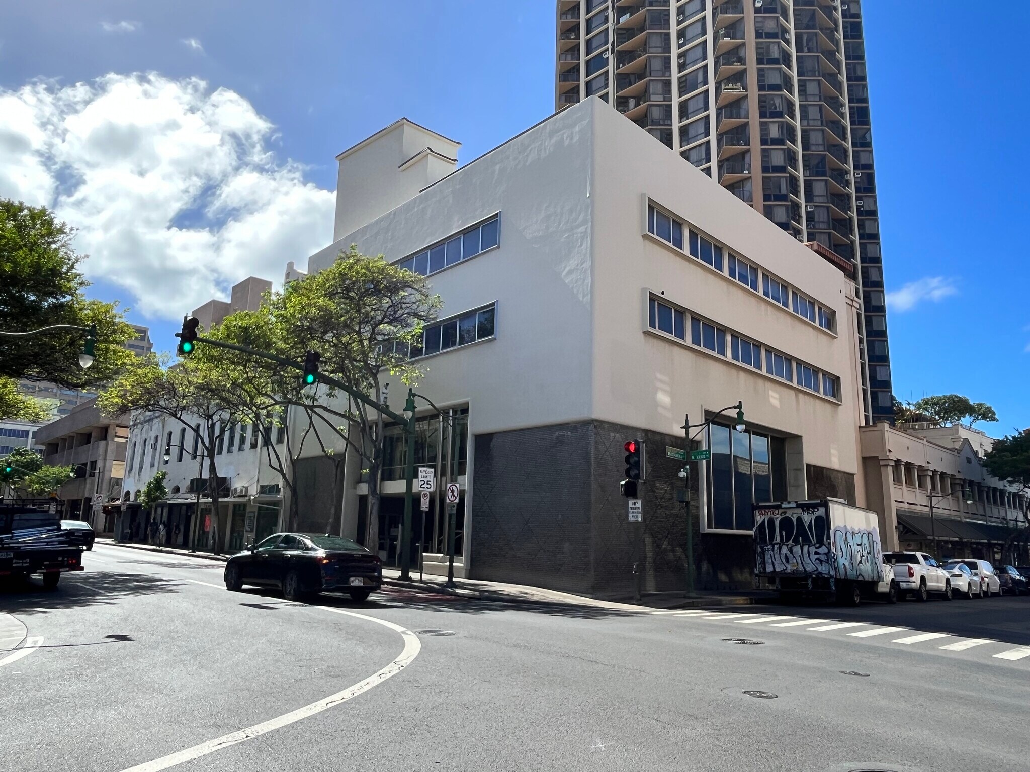 99 N King St, Honolulu, HI à louer Photo du bâtiment- Image 1 de 6