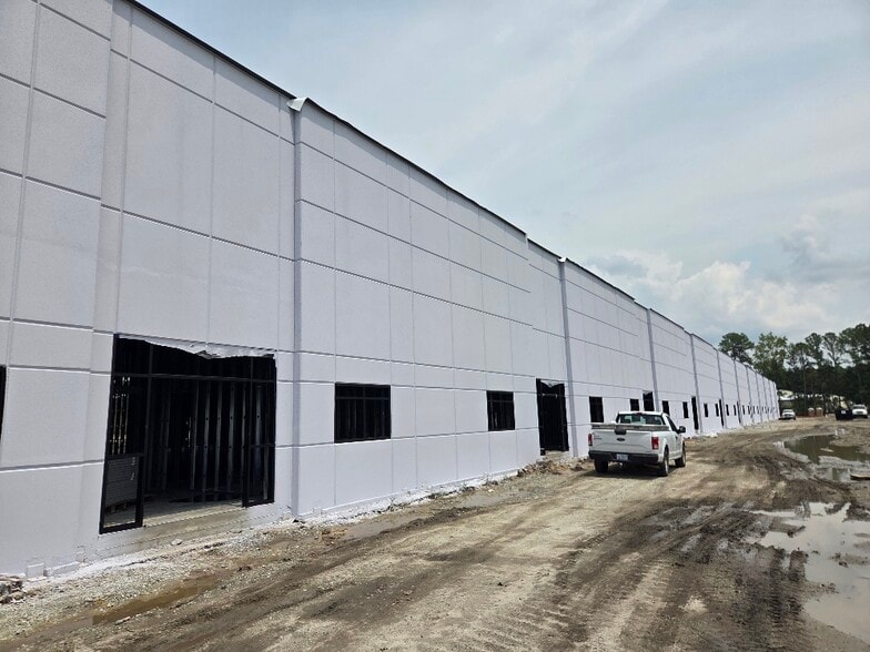 9020 Industrial Blvd NE, Leland, NC for lease - Building Photo - Image 3 of 7
