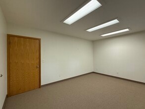 9623 32nd St SE, Lake Stevens, WA for lease Interior Photo- Image 2 of 3