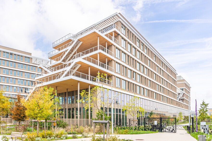 1 Place Des Papeteries, Nanterre à louer - Photo principale - Image 1 de 2