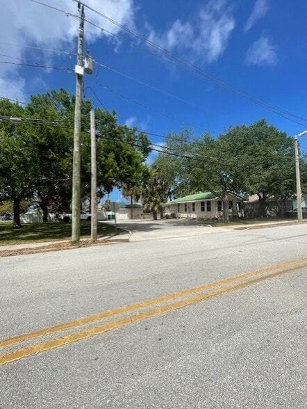 822 Palmetto Ave, Melbourne, FL à louer - Photo du bâtiment - Image 2 de 4
