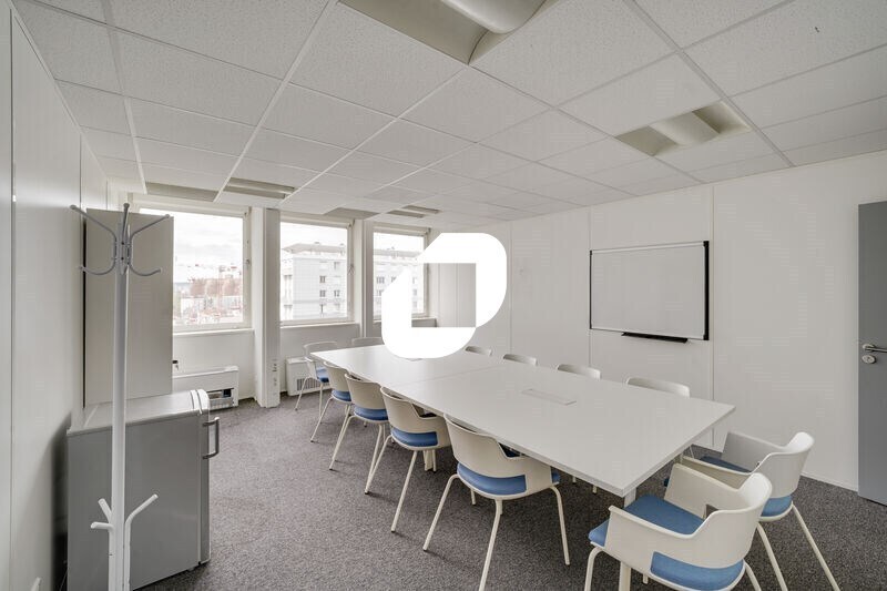 Office in Clichy for lease - Interior Photo - Image 2 of 4