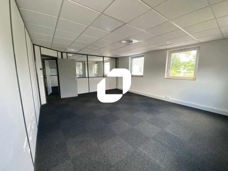 Office in Mérignac for lease - Interior Photo - Image 1 of 37