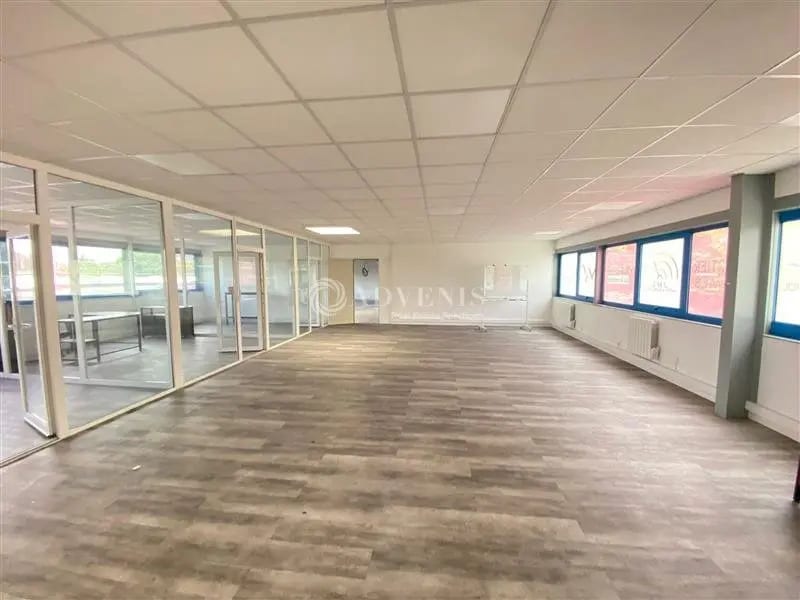 Office in Villepinte for lease Interior Photo- Image 1 of 11