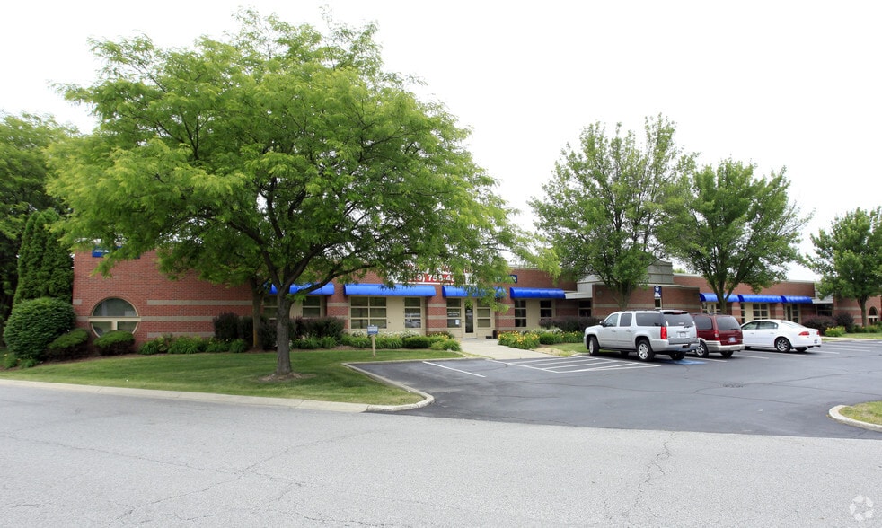 5201 Fountain Dr, Crown Point, IN for lease - Building Photo - Image 2 of 15