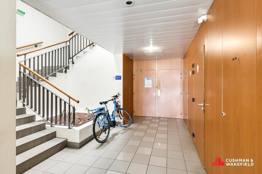 Bureau dans Pessac à louer - Hall d’entrée - Image 3 de 6