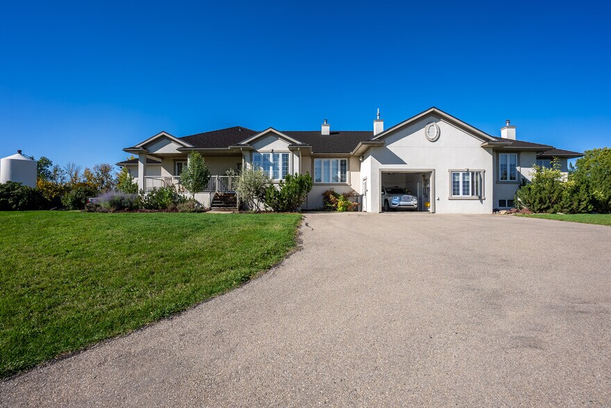 262035 Rge Rd 282, Rocky View No 44, AB à vendre - Photo du bâtiment - Image 2 de 10